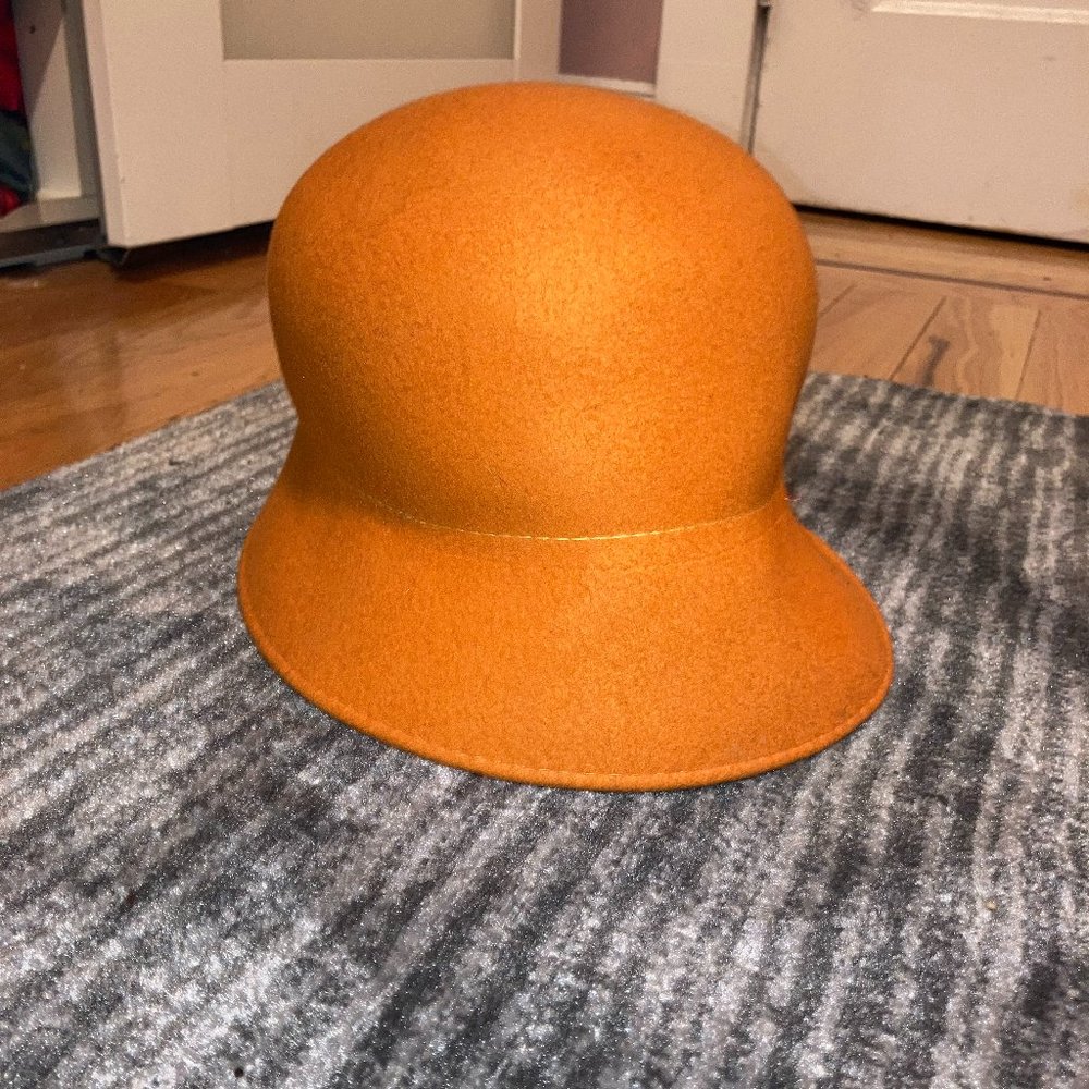 Orange Clouche